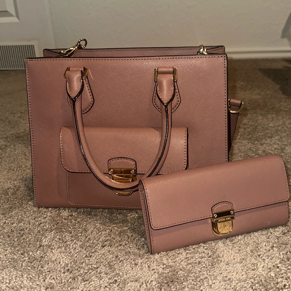 MICHAEL KORS MAUVE WALLET AND HANDBAG SET